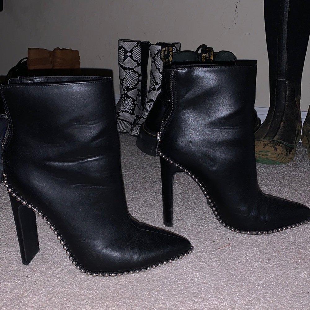 White fox- black studded boot